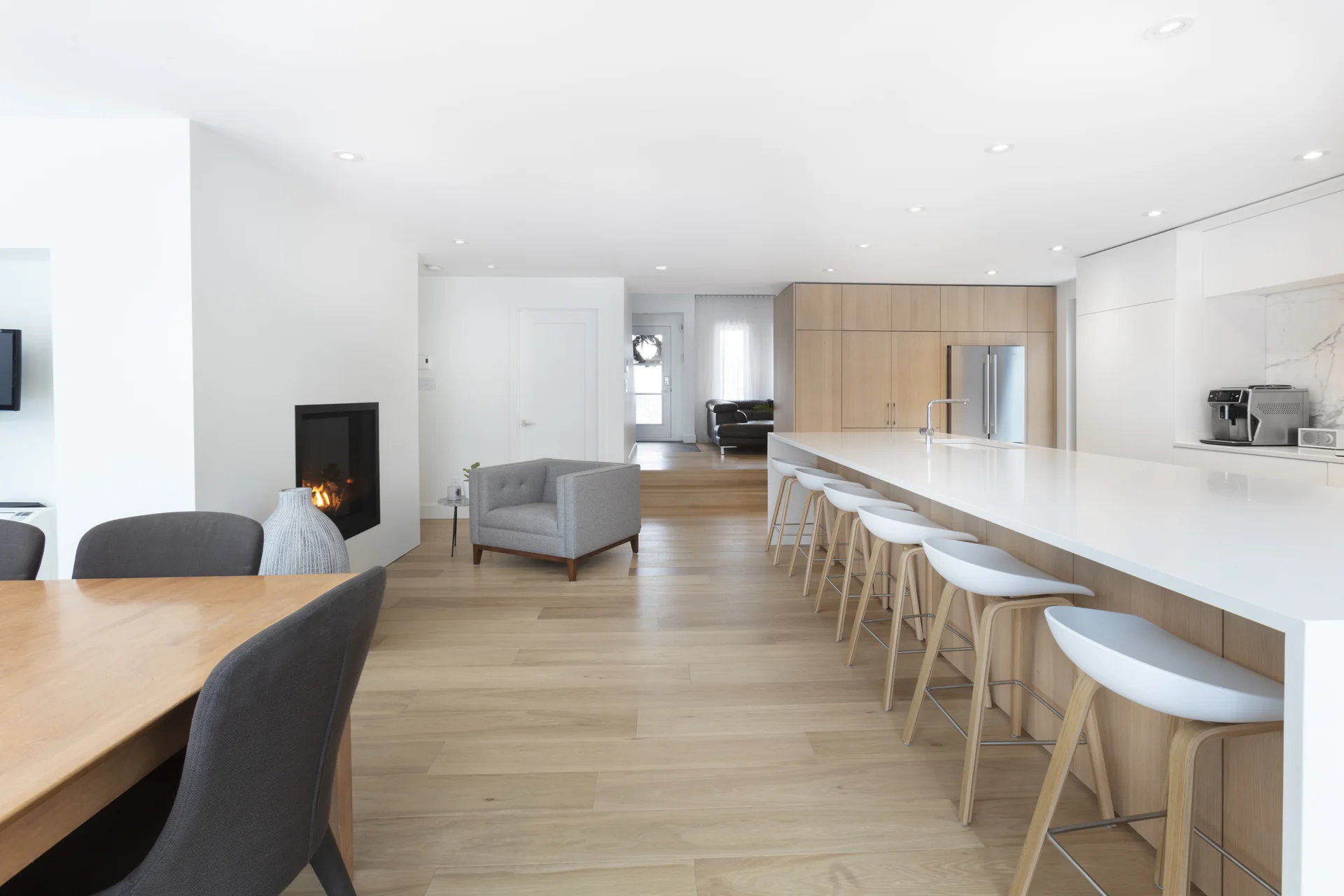 Cuisine et séjour rénovés par Covem Construction, Projet Lapalme, Boucherville